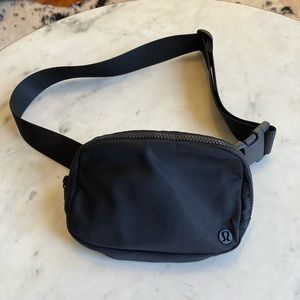 lululemon Everywhere Belt Bag